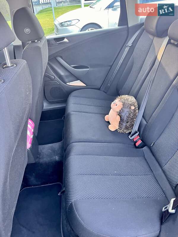 Універсал Volkswagen Passat 2010 в Києві