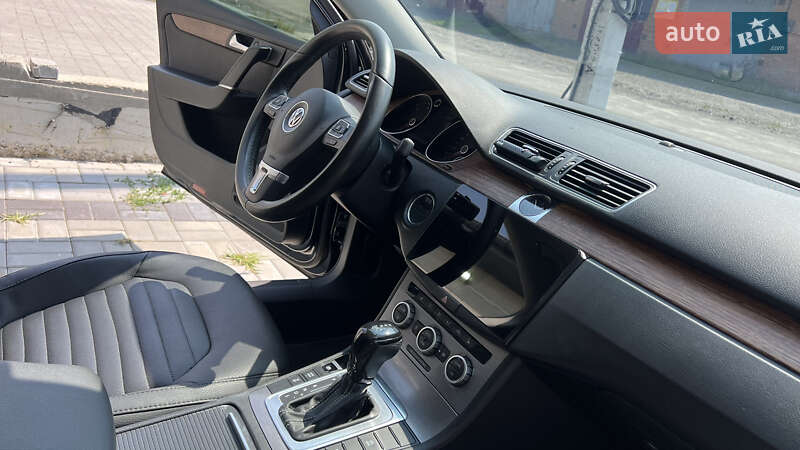 Универсал Volkswagen Passat 2014 в Хмельницком