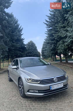 Седан Volkswagen Passat 2016 в Кропивницком