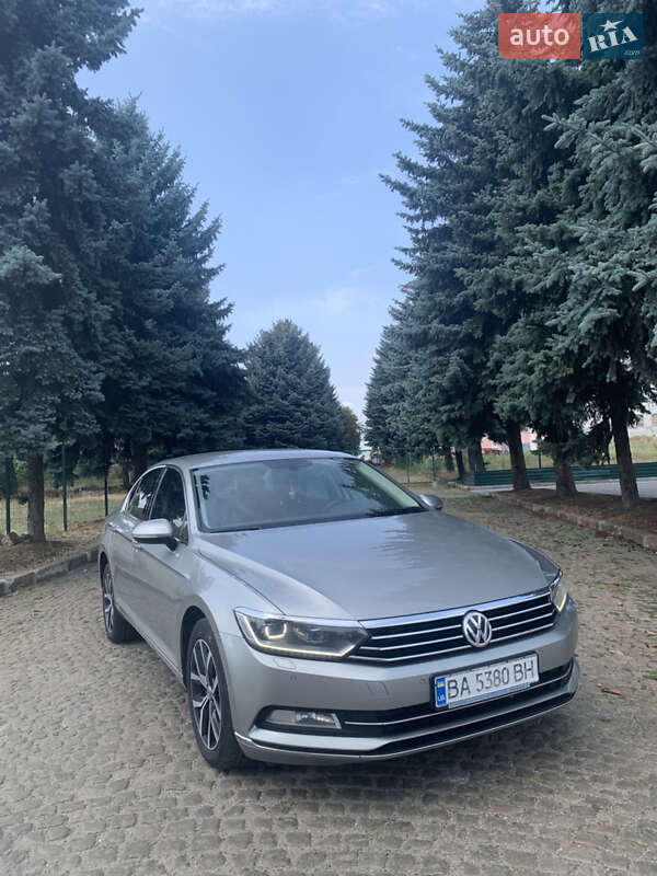 Седан Volkswagen Passat 2016 в Кропивницком