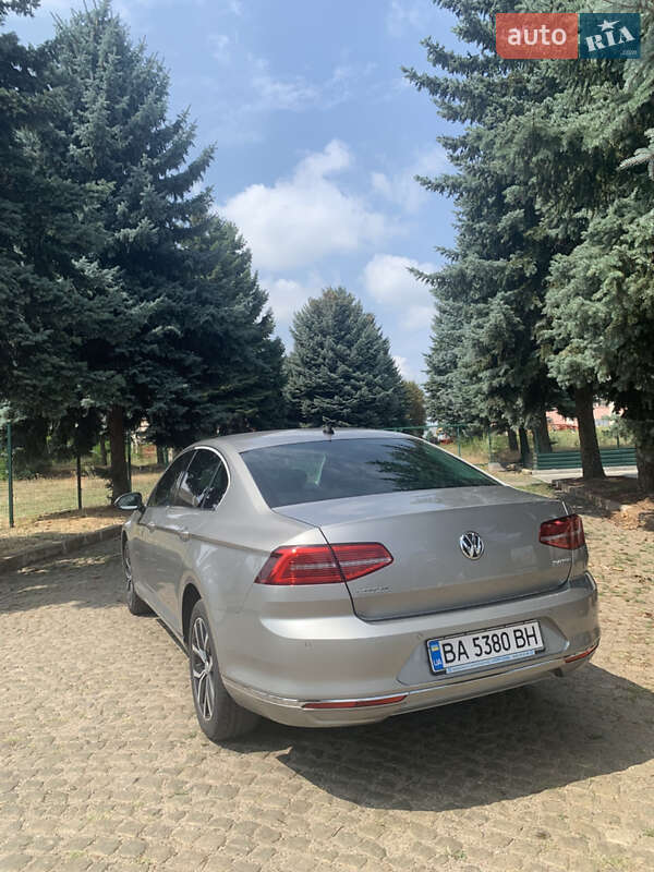 Седан Volkswagen Passat 2016 в Кропивницком