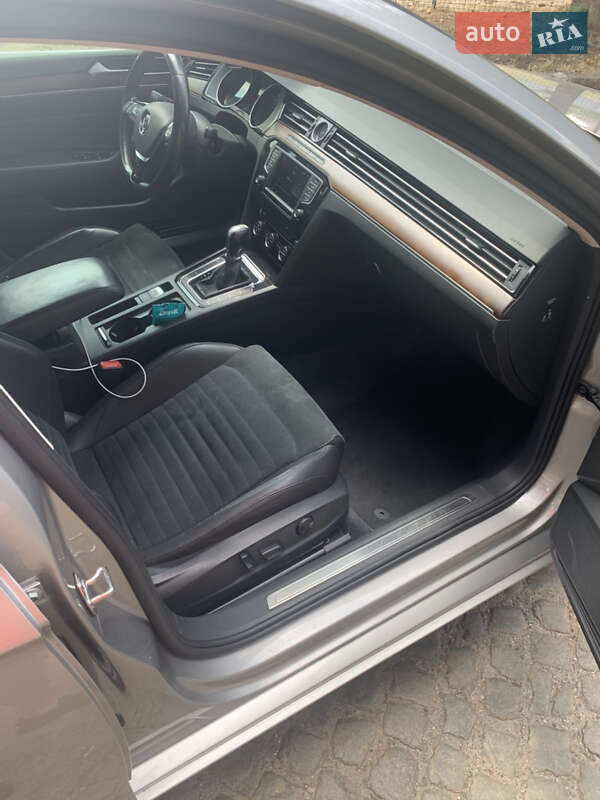Седан Volkswagen Passat 2016 в Кропивницком