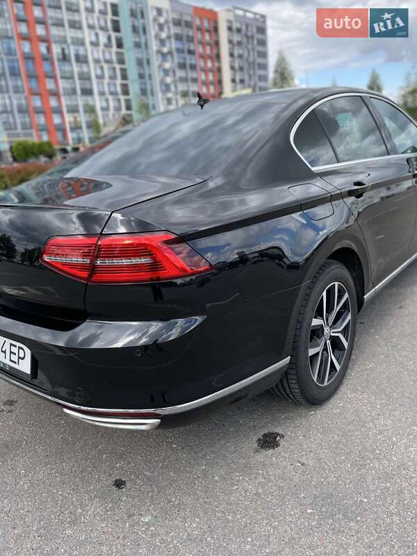 Седан Volkswagen Passat 2018 в Києві