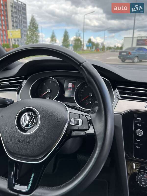 Седан Volkswagen Passat 2018 в Києві