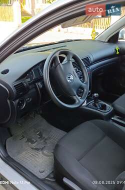 Седан Volkswagen Passat 2001 в 