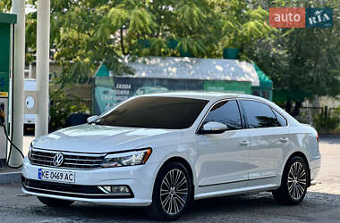 Седан Volkswagen Passat 2017 в Днепре