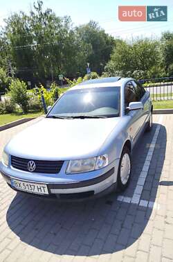 Седан Volkswagen Passat 1999 в Старокостянтинові