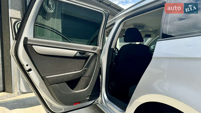 Универсал Volkswagen Passat 2011 в Ивано-Франковске