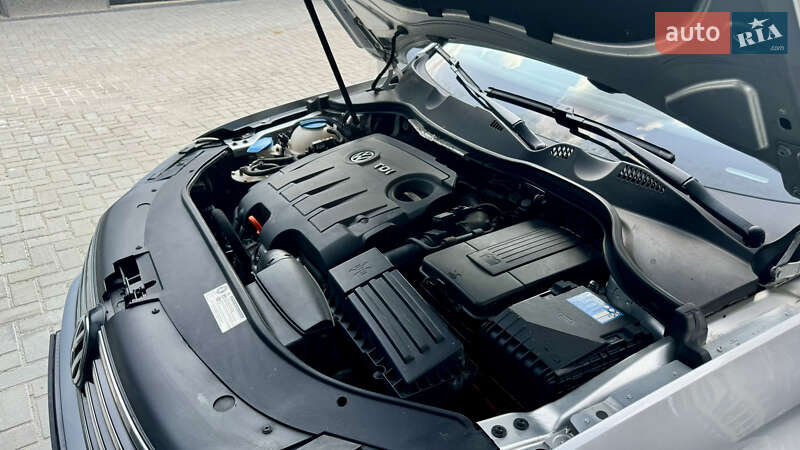 Универсал Volkswagen Passat 2011 в Ивано-Франковске