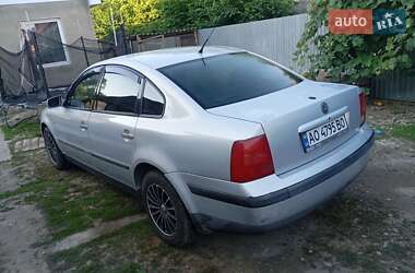 Седан Volkswagen Passat 1998 в Ужгороде