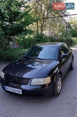 Седан Volkswagen Passat 1999 в Ужгороді