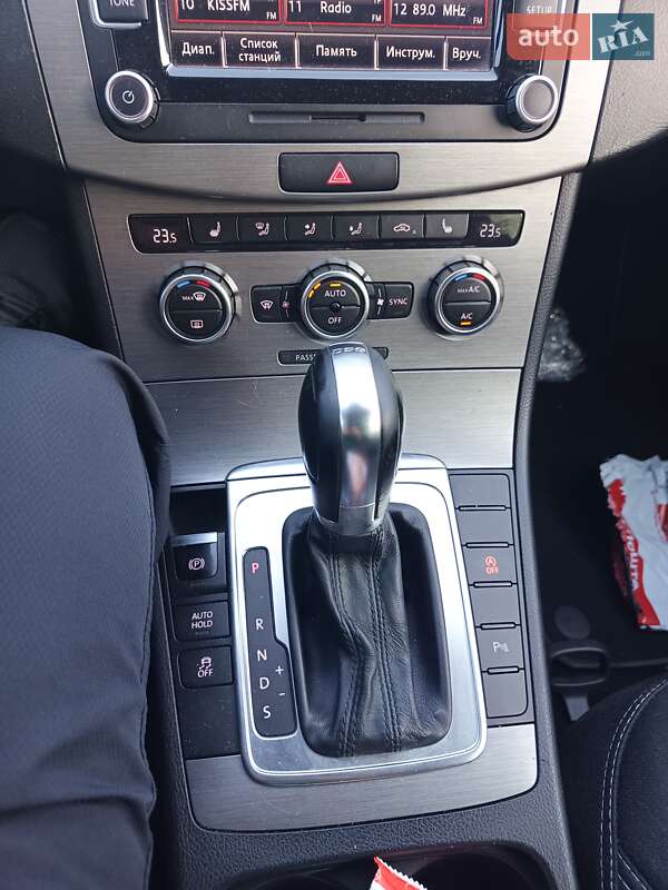 Универсал Volkswagen Passat 2012 в Одессе