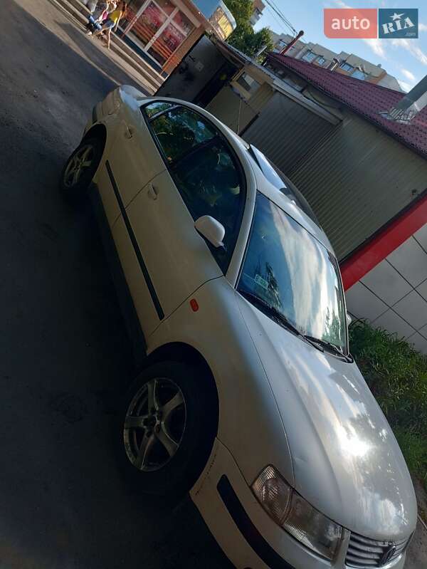 Седан Volkswagen Passat 1997 в 