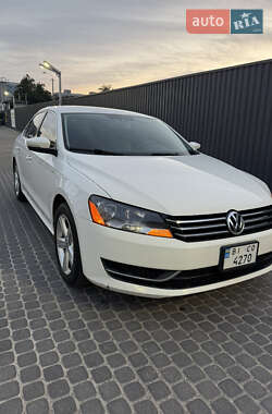 Седан Volkswagen Passat 2013 в Дніпрі