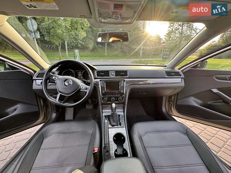 Седан Volkswagen Passat 2016 в Львове