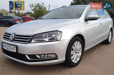 Універсал Volkswagen Passat 2013 в Житомирі