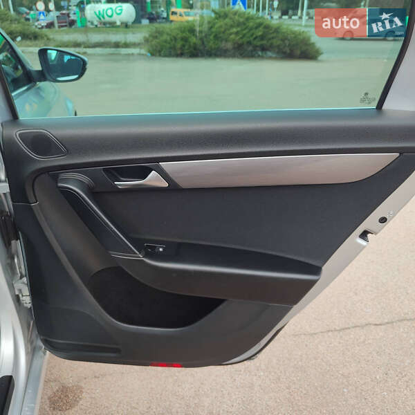 Универсал Volkswagen Passat 2013 в Житомире