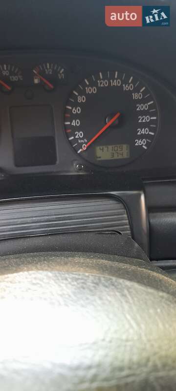 Универсал Volkswagen Passat 1999 в Покрове