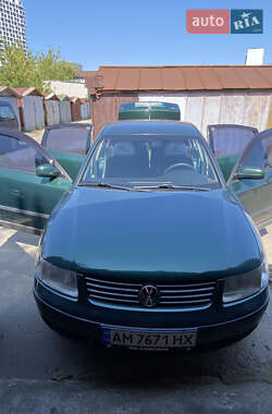 Седан Volkswagen Passat 1999 в Києві