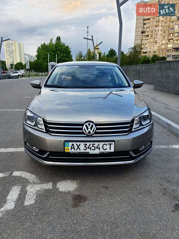 Седан Volkswagen Passat 2012 в Харькове