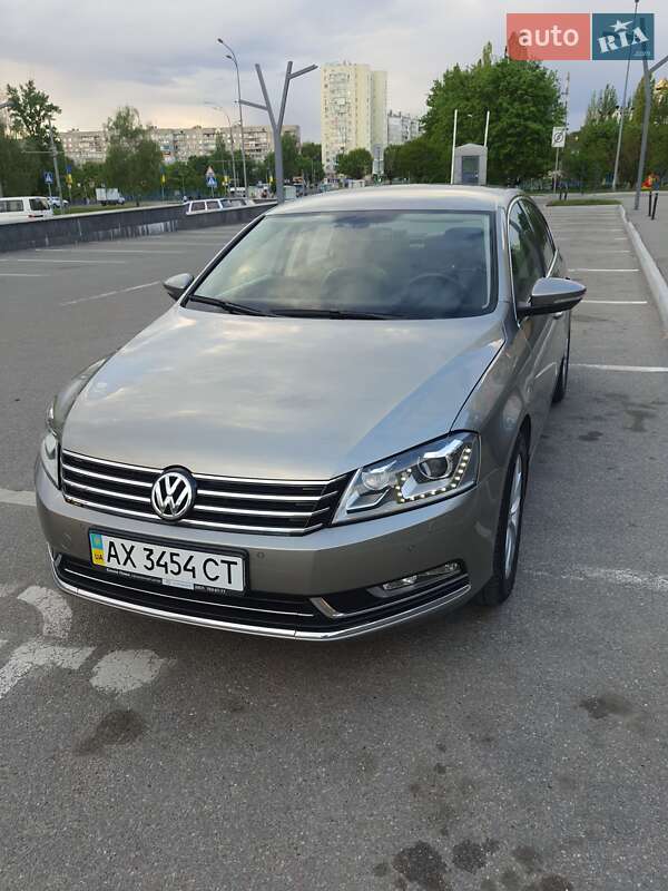 Седан Volkswagen Passat 2012 в Харькове