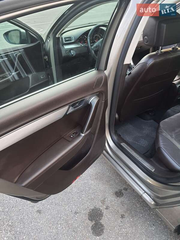 Седан Volkswagen Passat 2012 в Харькове