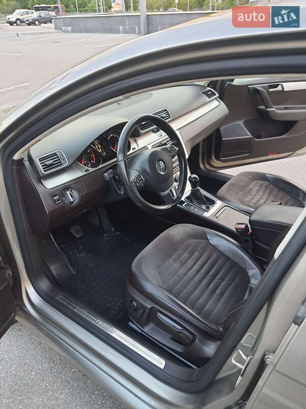 Седан Volkswagen Passat 2012 в Харькове