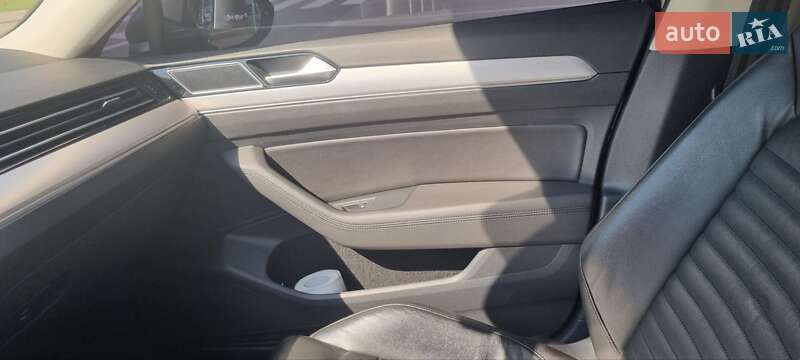 Седан Volkswagen Passat 2015 в Хмельницькому