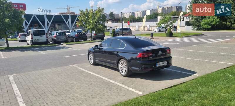 Седан Volkswagen Passat 2015 в Хмельницькому