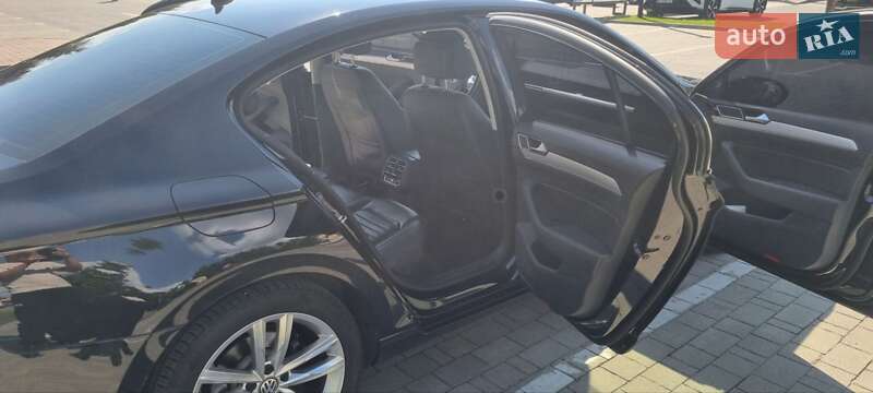 Седан Volkswagen Passat 2015 в Хмельницькому