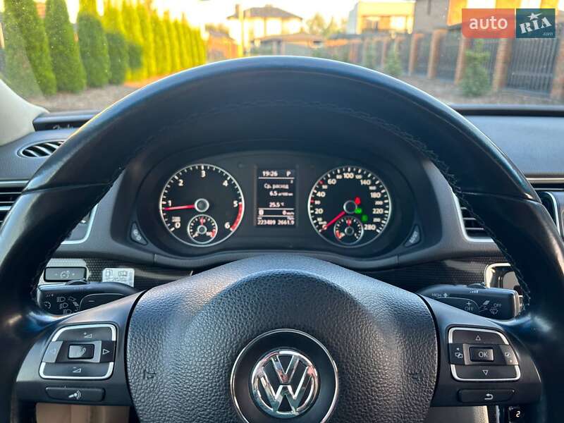 Седан Volkswagen Passat 2014 в Киеве