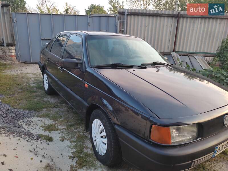 Седан Volkswagen Passat 1992 в Харькове