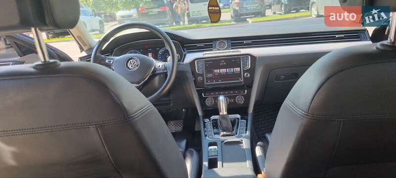 Седан Volkswagen Passat 2015 в Хмельницькому