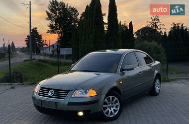 Седан Volkswagen Passat 2002 в Самборі