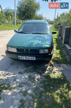 Універсал Volkswagen Passat 1989 в Волочиську