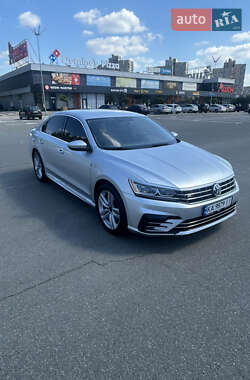 Седан Volkswagen Passat 2016 в Киеве