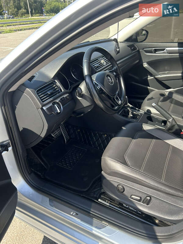 Седан Volkswagen Passat 2016 в Києві