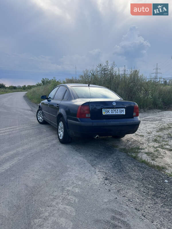 Седан Volkswagen Passat 1997 в Луцке