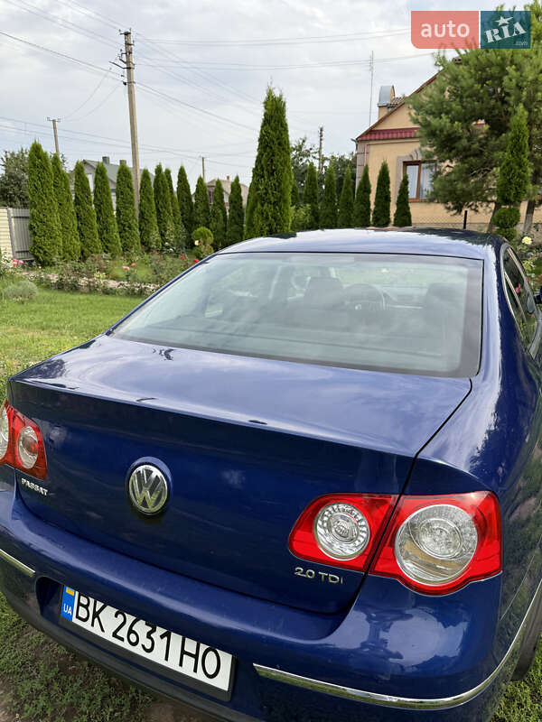 Седан Volkswagen Passat 2006 в Дубні