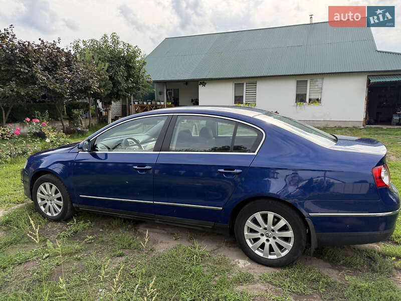 Седан Volkswagen Passat 2006 в Дубні