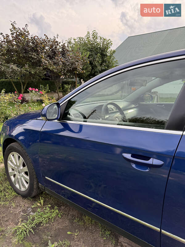 Седан Volkswagen Passat 2006 в Дубні