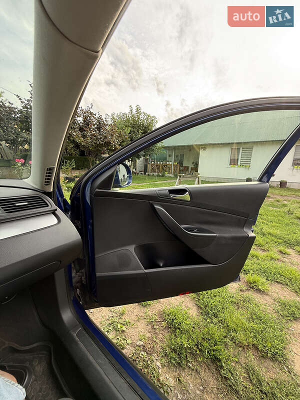 Седан Volkswagen Passat 2006 в Дубні