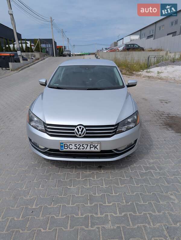 Седан Volkswagen Passat 2012 в Львове