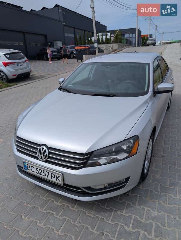 Седан Volkswagen Passat 2012 в Львове