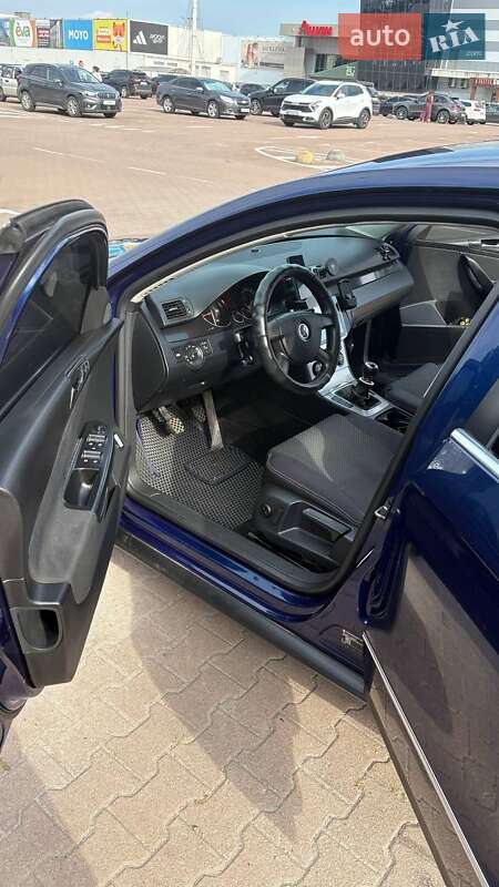 Седан Volkswagen Passat 2006 в Житомирі