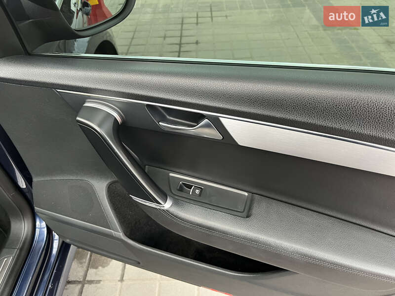 Універсал Volkswagen Passat 2012 в Львові