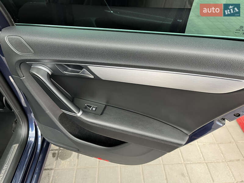 Універсал Volkswagen Passat 2012 в Львові