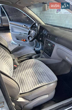 Седан Volkswagen Passat 2003 в 