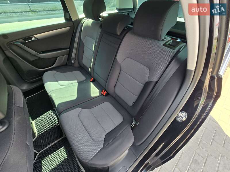 Універсал Volkswagen Passat 2011 в Луцьку