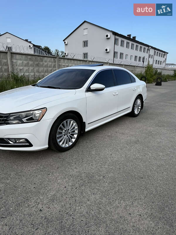 Седан Volkswagen Passat 2015 в Хороле